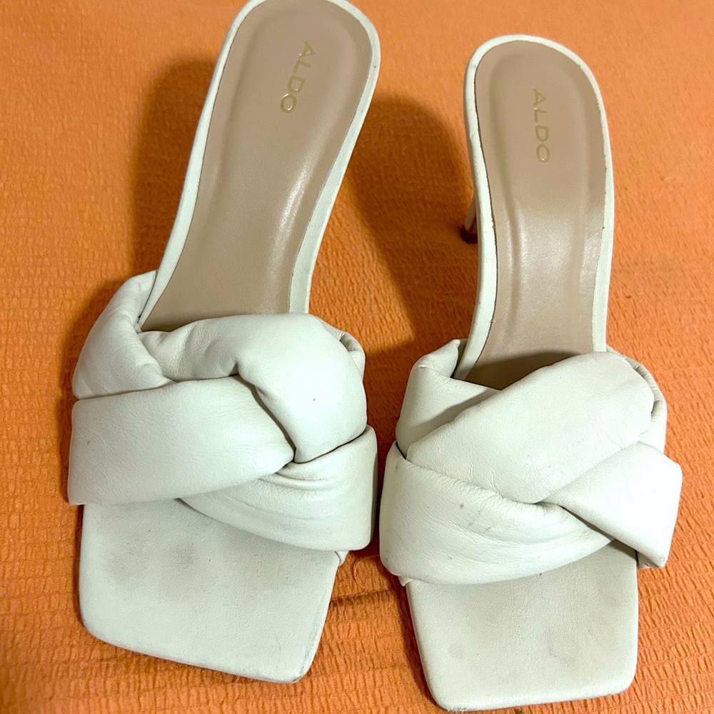 Aldo 3 in heels size 7 square toe with thick woven strap in cream